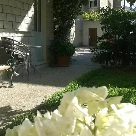Renata Apartment *
